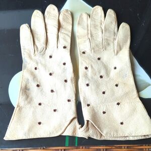 Pretty Cream And Brown Vintage Leather Gloves